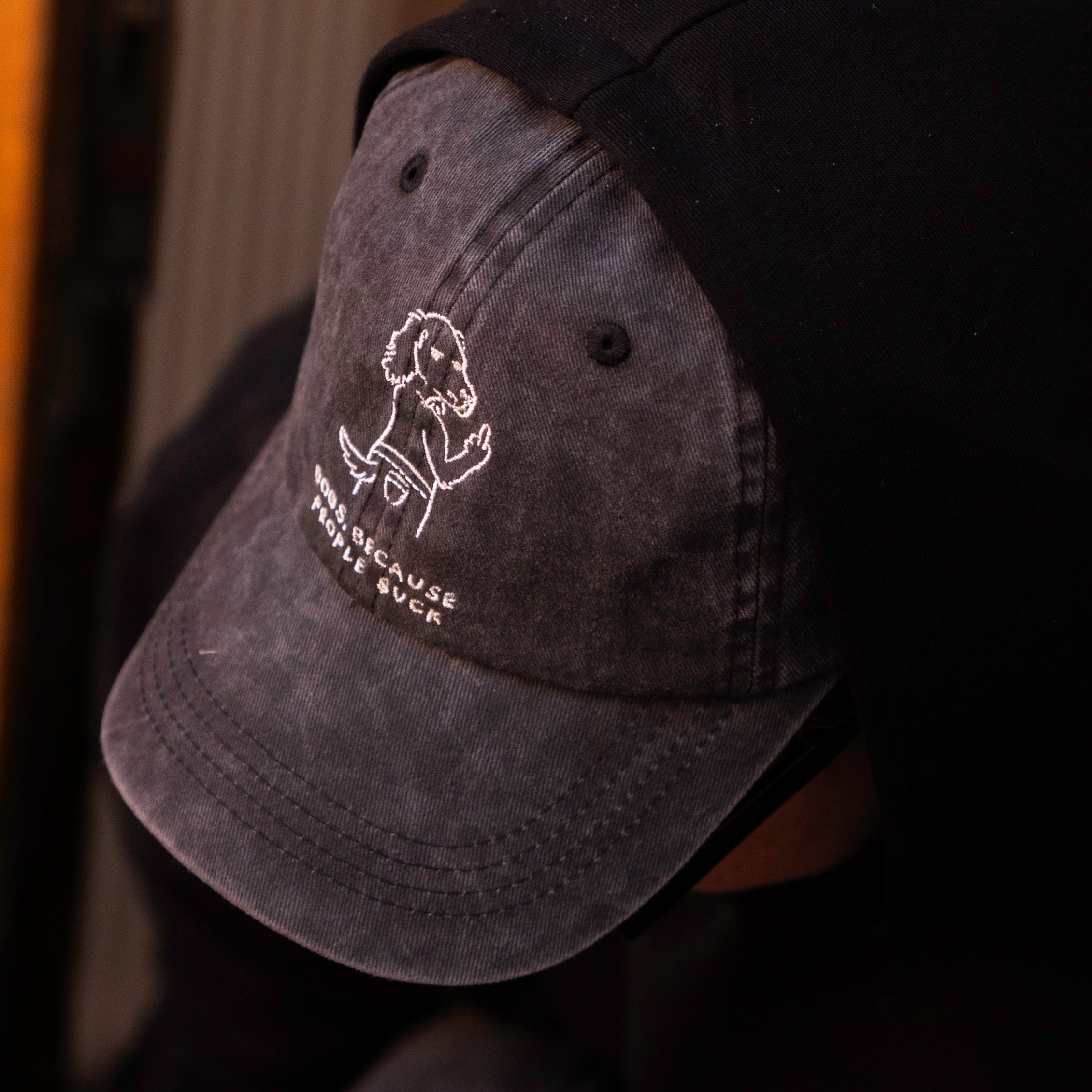 Svart Denimcaps - Logo "Dogs. Because People Suck" 