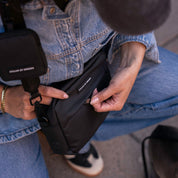 Svart vannavstøtende Hundeturveske - Crossbody 