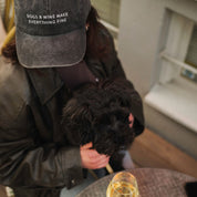 Svart Denimcaps - Dogs & Wine Make Everything Fine 