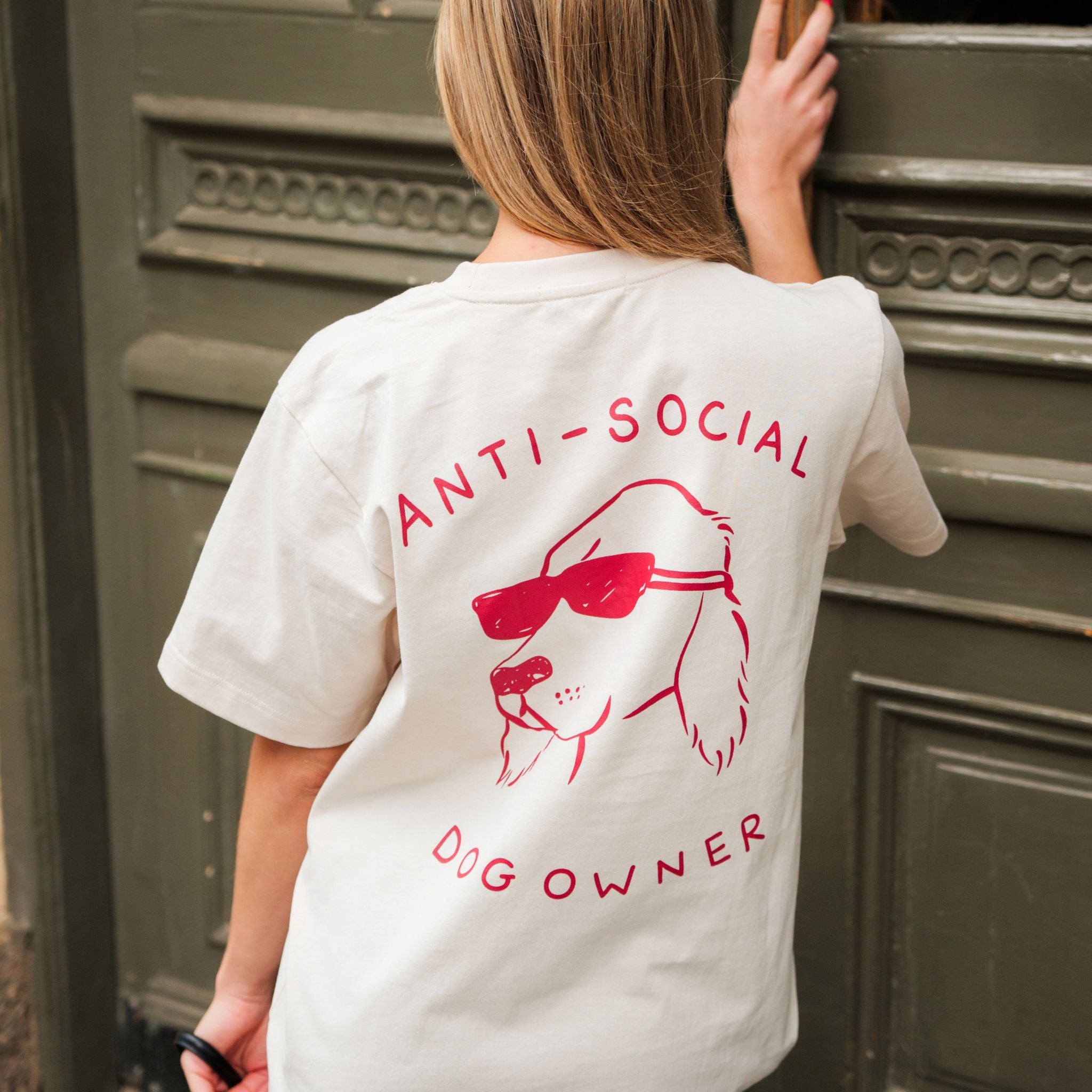 Hvit T-skjorte - Anti-Social Dog Owner 